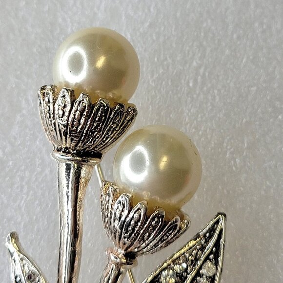 Faux Pearl Flower Bud Brooch Pin - Picture 6 of 11